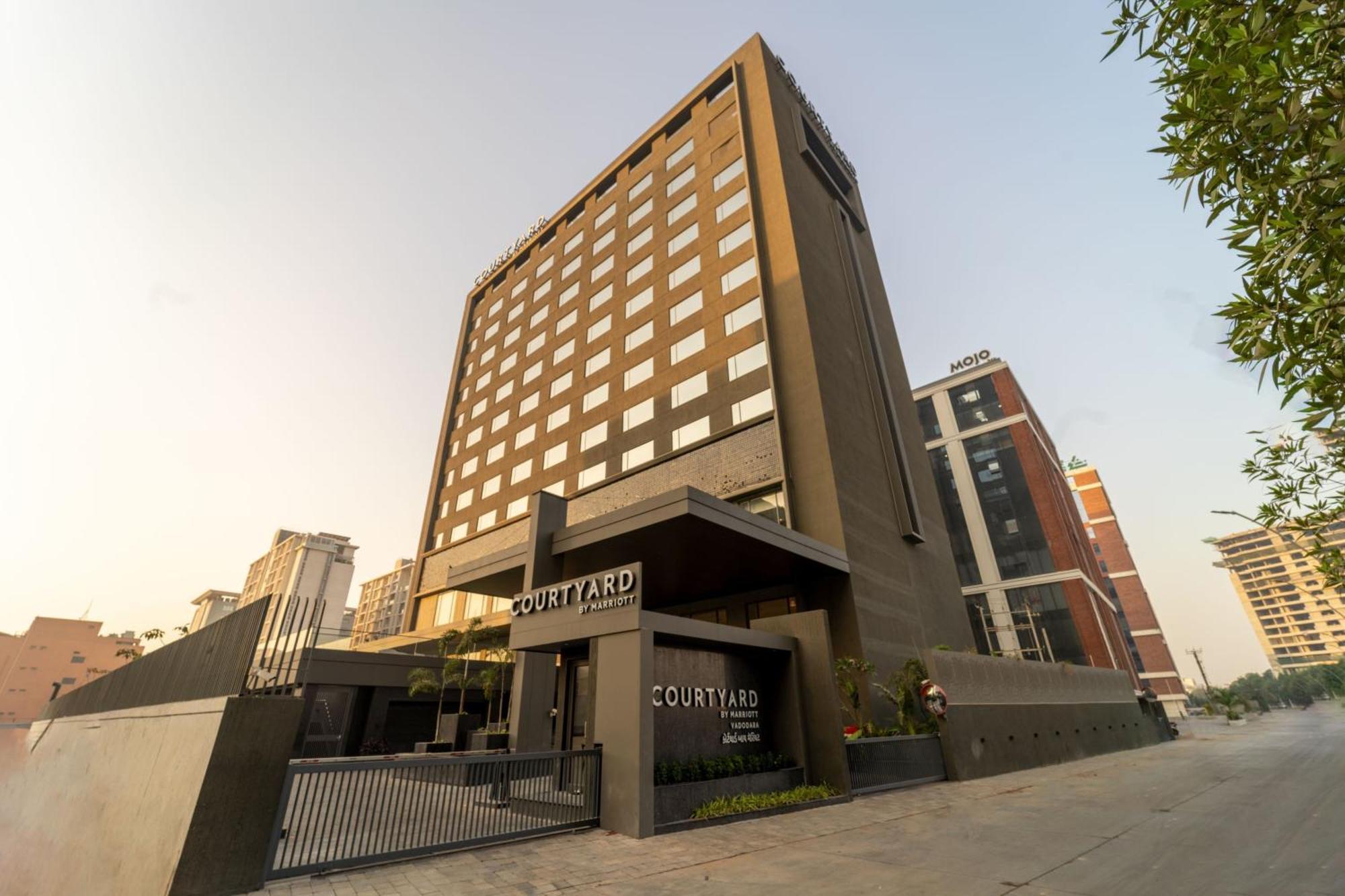 Courtyard By Marriott Vadodara Eksteriør billede